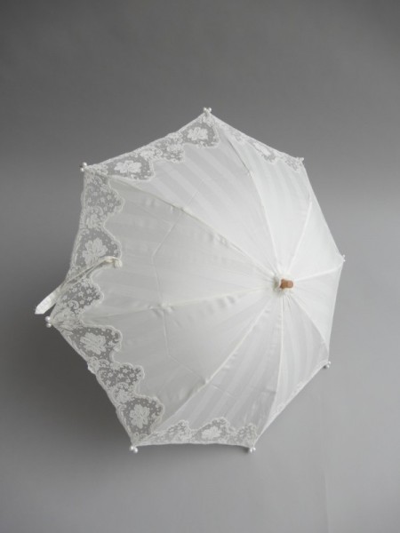 さえら【ヒスクローネ】の上品な折り畳み日傘
