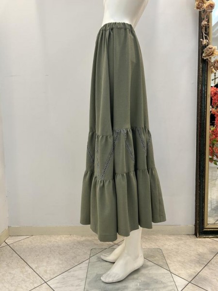 さえら【ナパータメロエ】クラシカルな雰囲気のティアードスカート