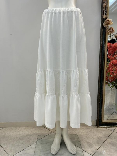 さえら【ナパータメロエ】クラシカルな雰囲気のティアードスカート
