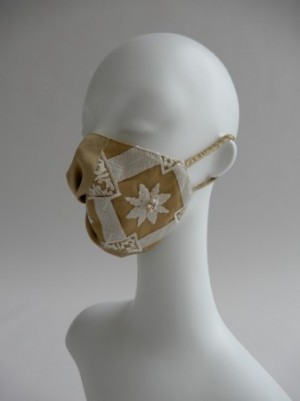 【さえら】の上品なシルク製マスク